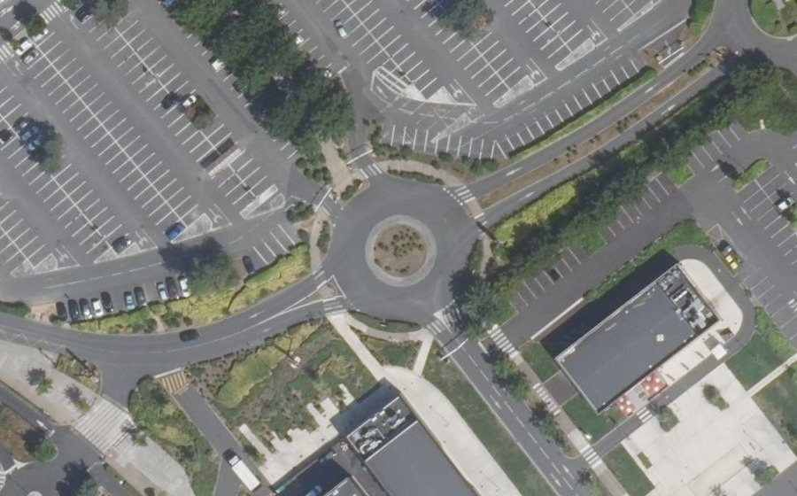 Vue aérienne du Rond-point anonyme n°172051053