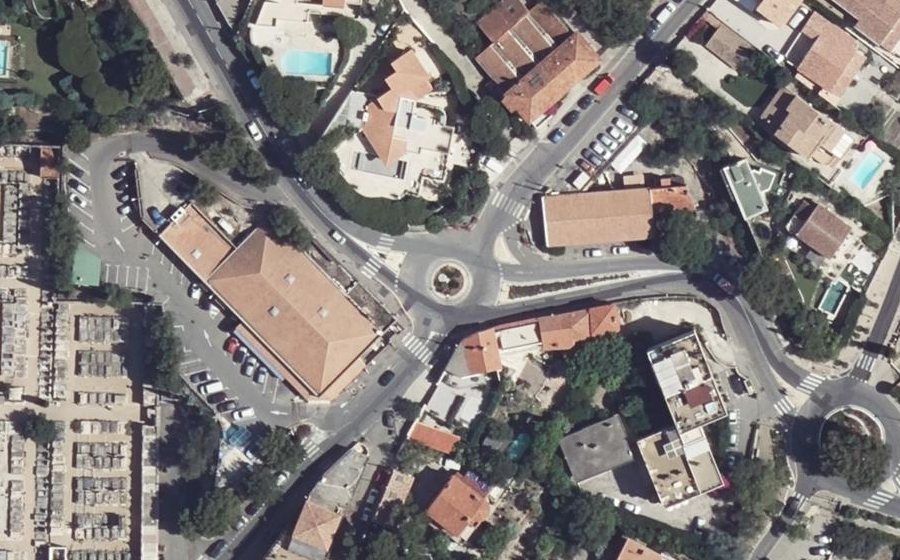 Vue aérienne du Rond-point anonyme n°172052317