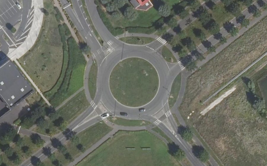 Vue aérienne du Rond-point anonyme n°172053065