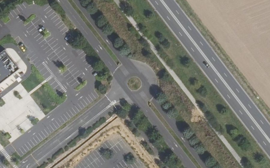 Vue aérienne du Rond-point anonyme n°172053070