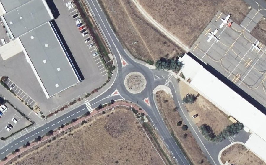 Vue aérienne du Rond-point anonyme n°172053857