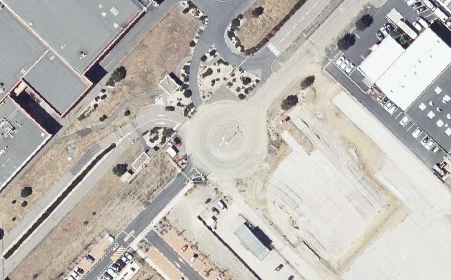 Vue aérienne du Rond-point anonyme n°172053893