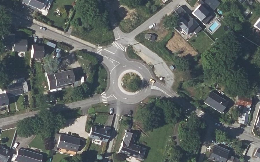 Vue aérienne du Rond-point anonyme n°172083829