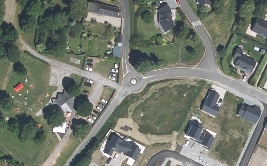 Vue aérienne du Rond-point anonyme n°172115944