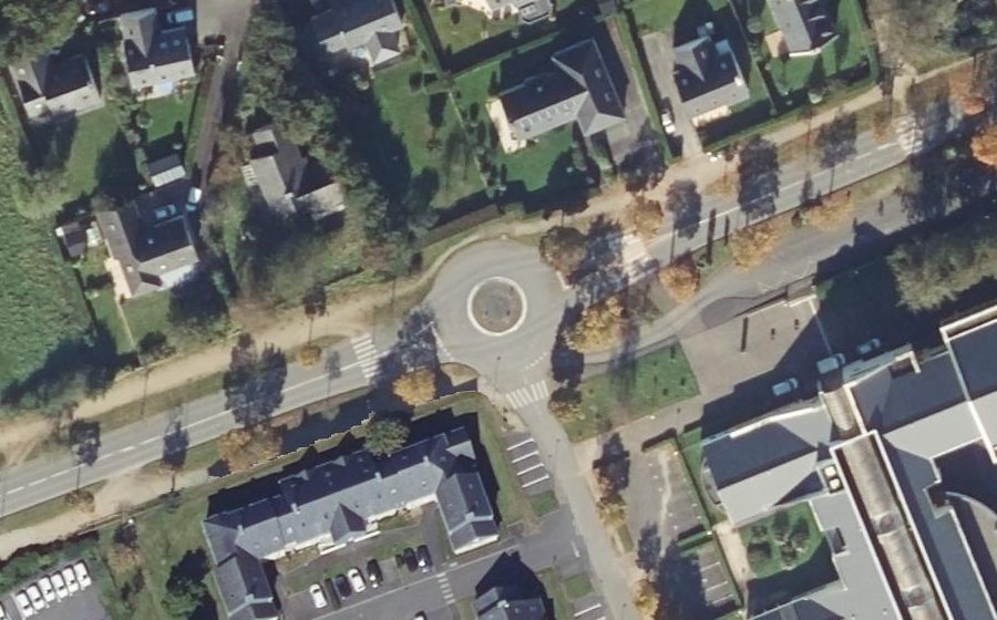 Vue aérienne du Rond-point anonyme n°172126551