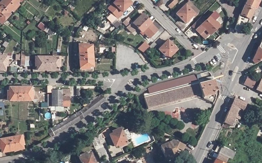 Vue aérienne du Rond-point anonyme n°172144503