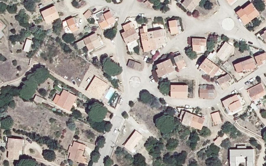 Vue aérienne du Rond-point anonyme n°172146199