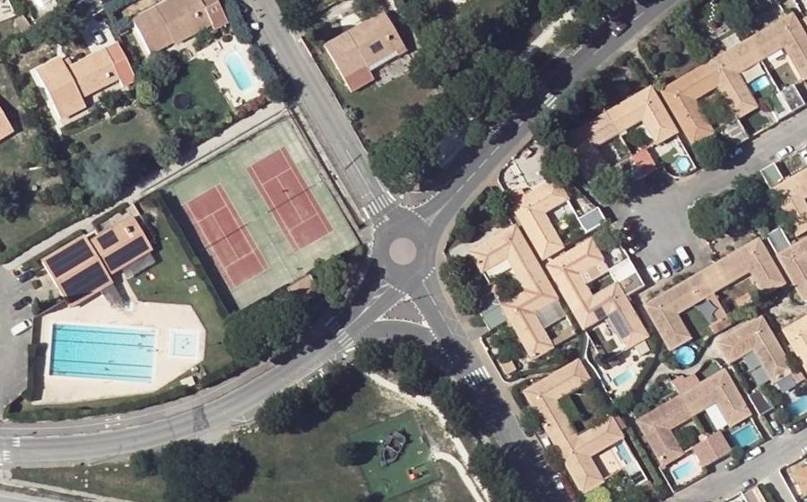 Vue aérienne du Rond-point anonyme n°172158238