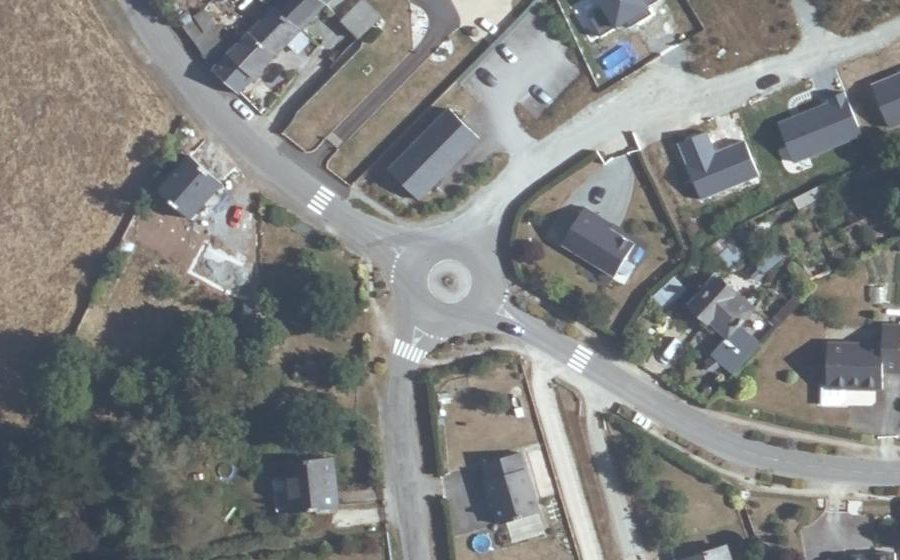 Vue aérienne du Rond-point anonyme n°172170936