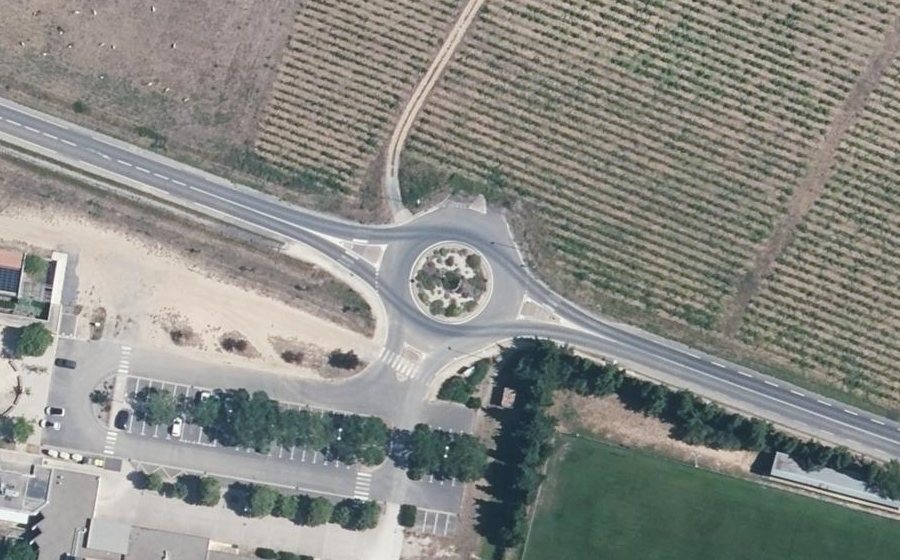 Vue aérienne du Rond-point anonyme n°172177252