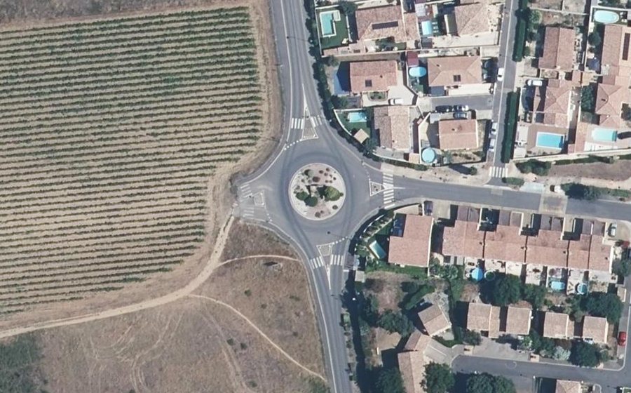 Vue aérienne du Rond-point anonyme n°172177296