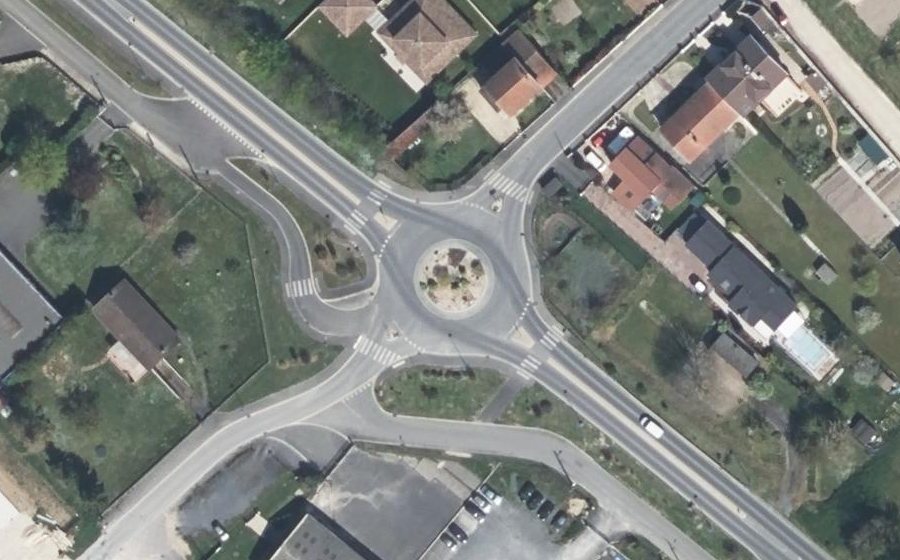 Vue aérienne du Rond-point anonyme n°172191809
