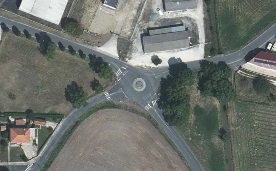 Vue aérienne du Rond-point anonyme n°172198911