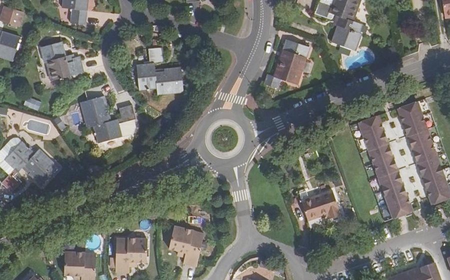 Vue aérienne du Rond-point anonyme n°172204989