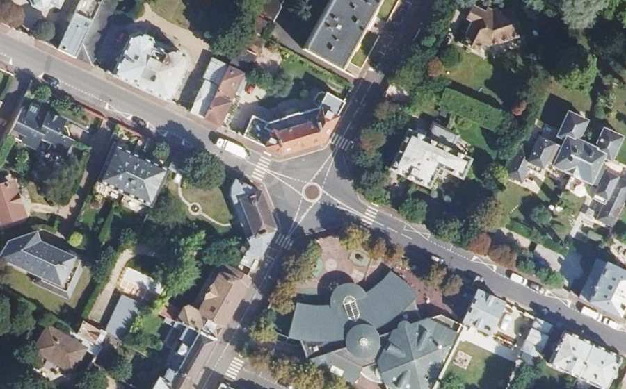 Vue aérienne du Rond-point anonyme n°172229262