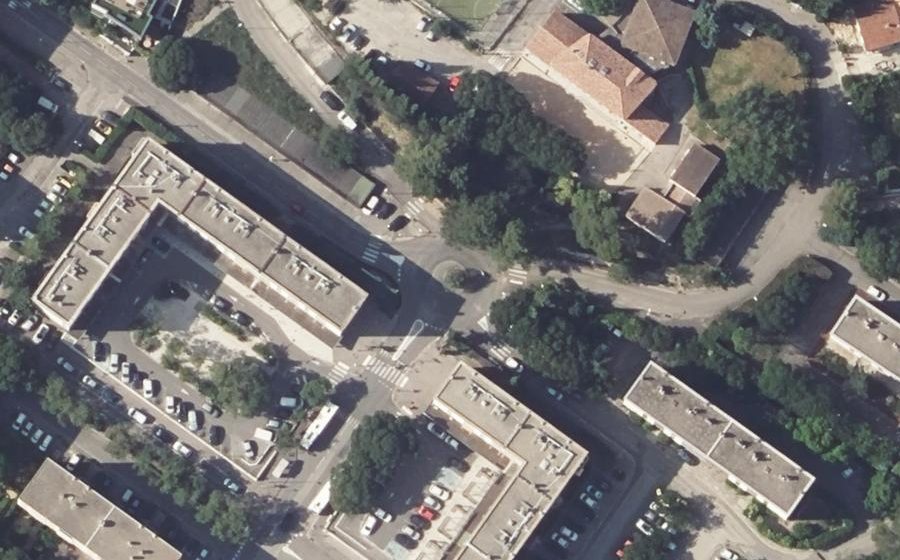 Vue aérienne du Rond-point anonyme n°172248418