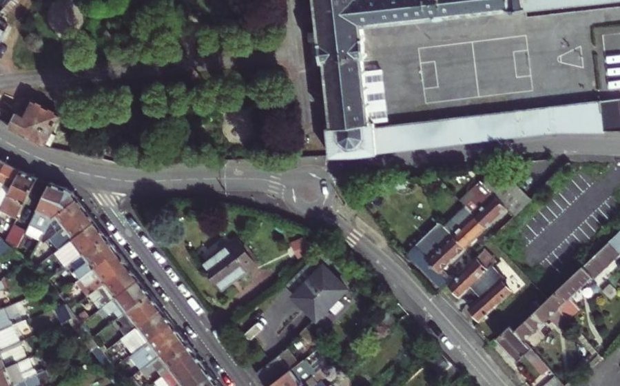 Vue aérienne du Rond-point anonyme n°172251863