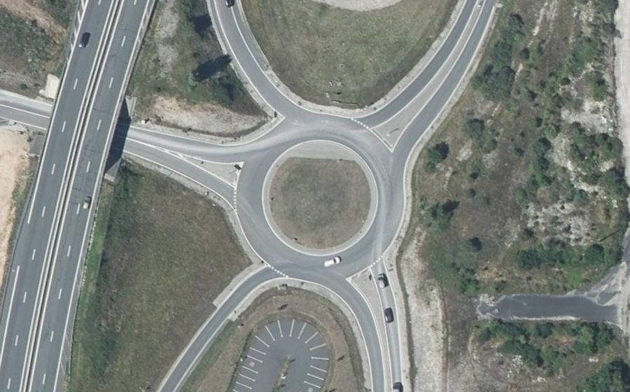 Vue aérienne du Rond-point anonyme n°172265357