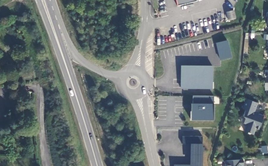 Vue aérienne du Rond-point anonyme n°172274282