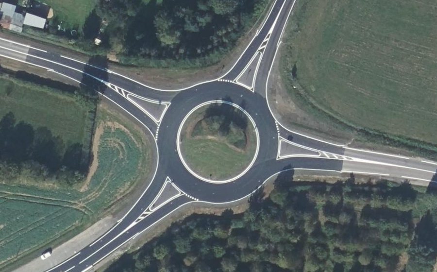 Vue aérienne du Rond-point anonyme n°172285326