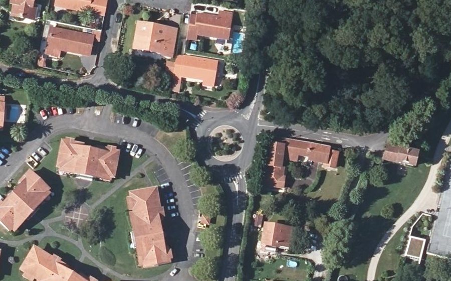 Vue aérienne du Rond-point anonyme n°172296292