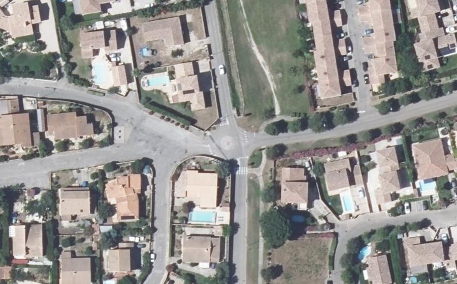 Vue aérienne du Rond-point anonyme n°172317839