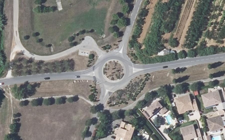 Vue aérienne du Rond-point anonyme n°172317843
