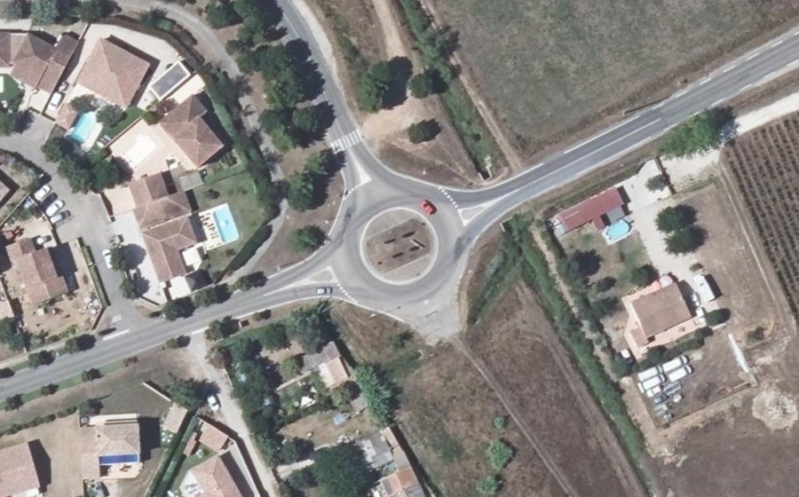 Vue aérienne du Rond-point anonyme n°172317848