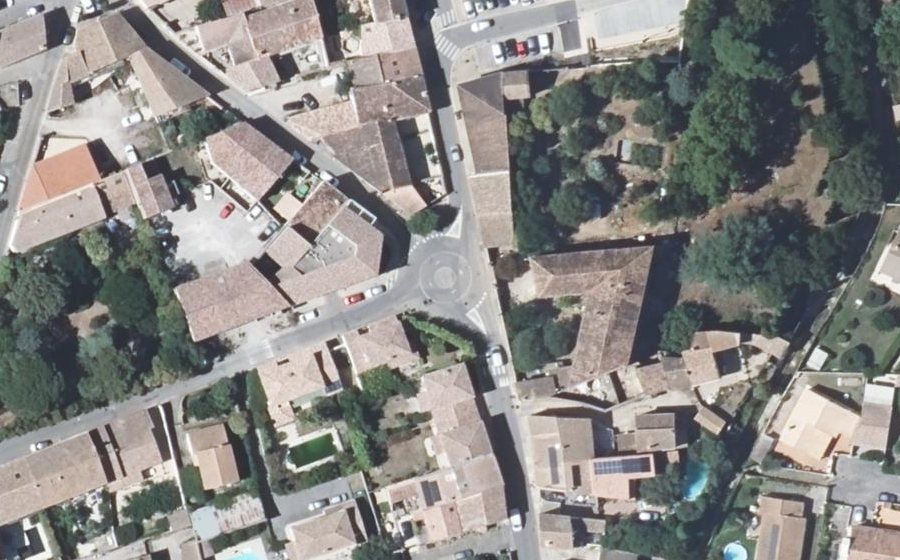 Vue aérienne du Rond-point anonyme n°172322569