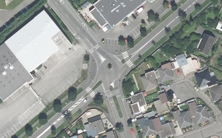 Vue aérienne du Rond-point anonyme n°172331579