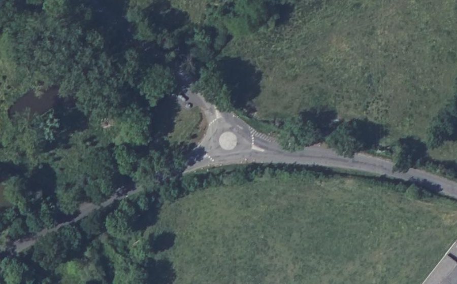 Vue aérienne du Rond-point anonyme n°172338404