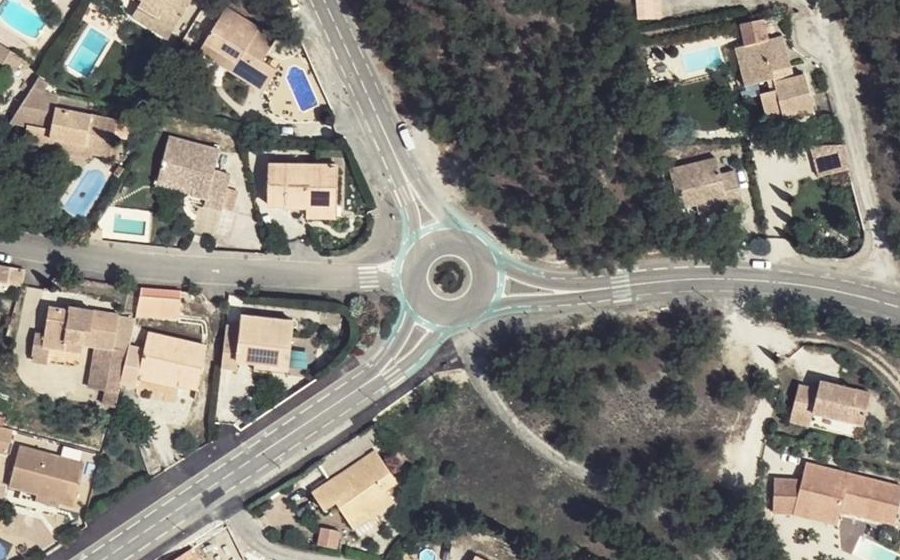 Vue aérienne du Rond-point anonyme n°172342731