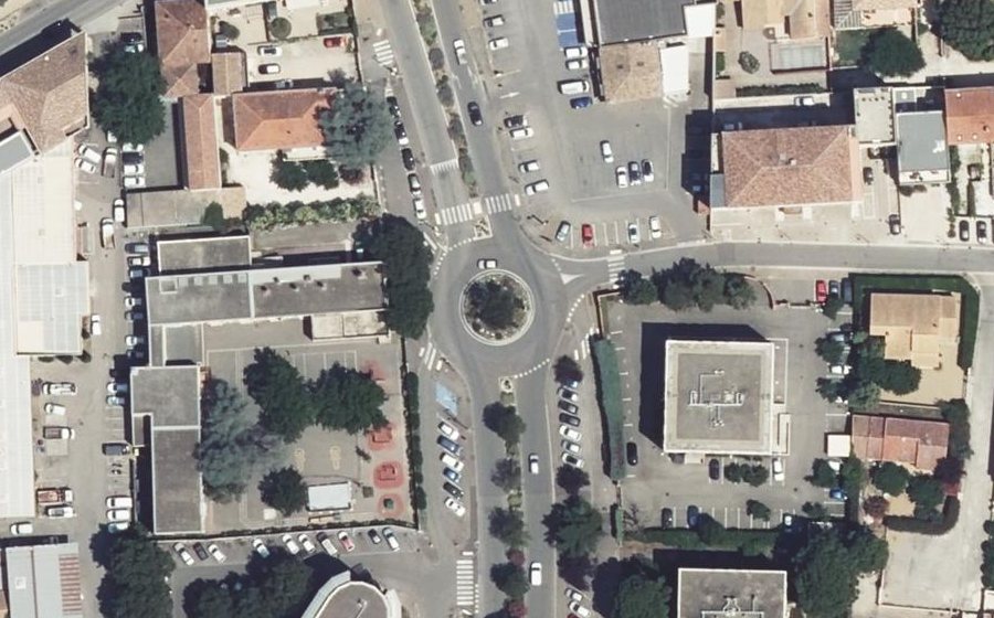 Vue aérienne du Rond-point anonyme n°172344778