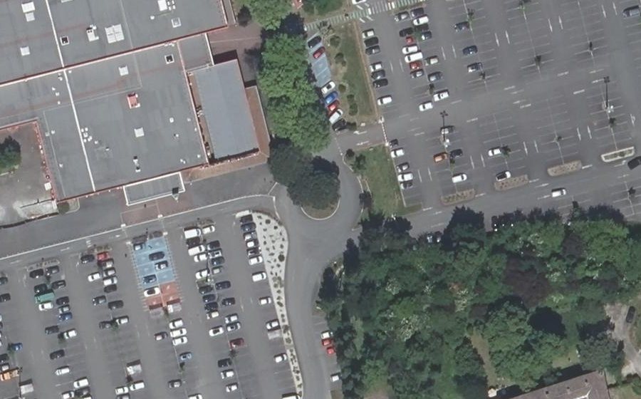 Vue aérienne du Rond-point anonyme n°172359668