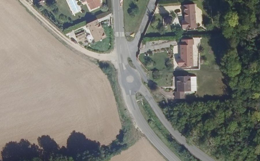 Vue aérienne du Rond-point anonyme n°172370031