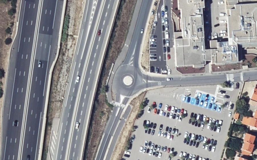Vue aérienne du Rond-point anonyme n°172378021