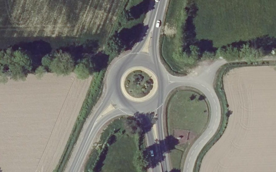Vue aérienne du Rond-point anonyme n°172405965