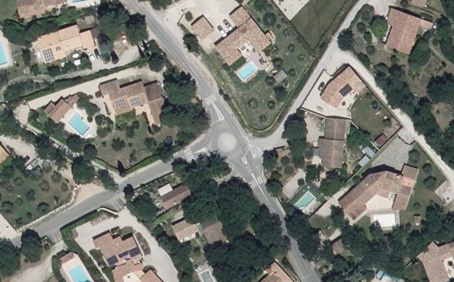 Vue aérienne du Rond-point anonyme n°172415138