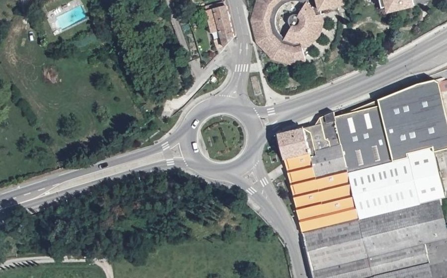 Vue aérienne du Rond-point anonyme n°172429134