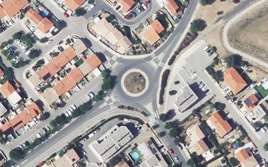 Vue aérienne du Rond-point anonyme n°172491800