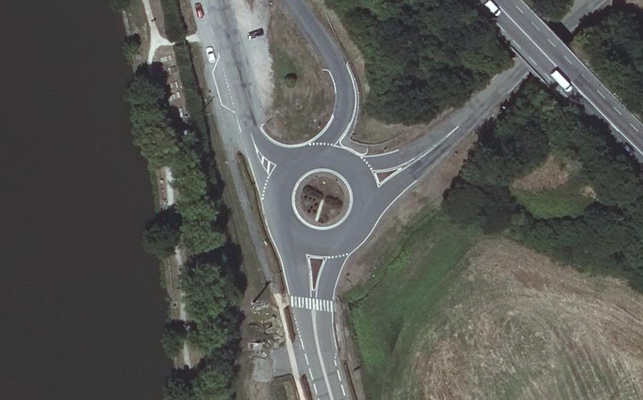 Vue aérienne du Rond-point anonyme n°172561940