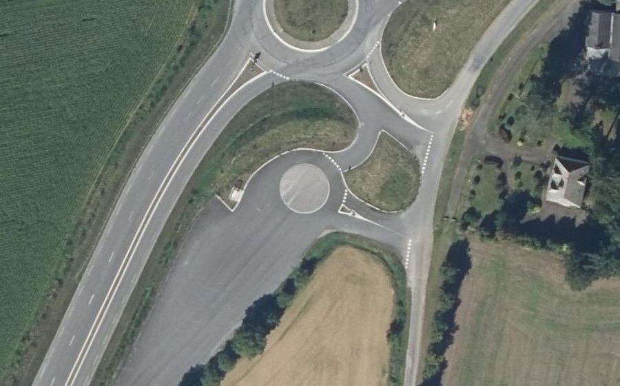 Vue aérienne du Rond-point anonyme n°172565445