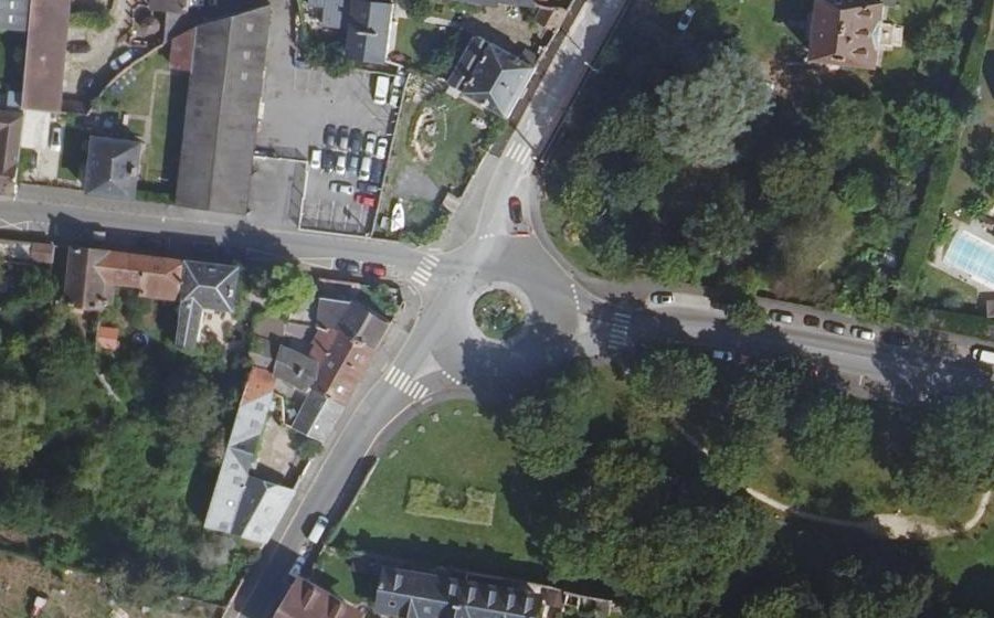 Vue aérienne du Rond-point anonyme n°172577039
