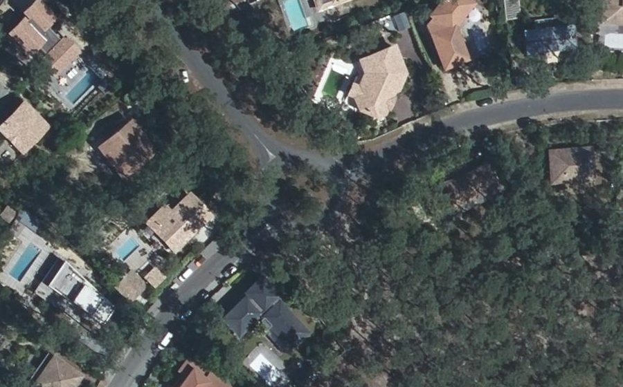 Vue aérienne du Rond-point anonyme n°172637597