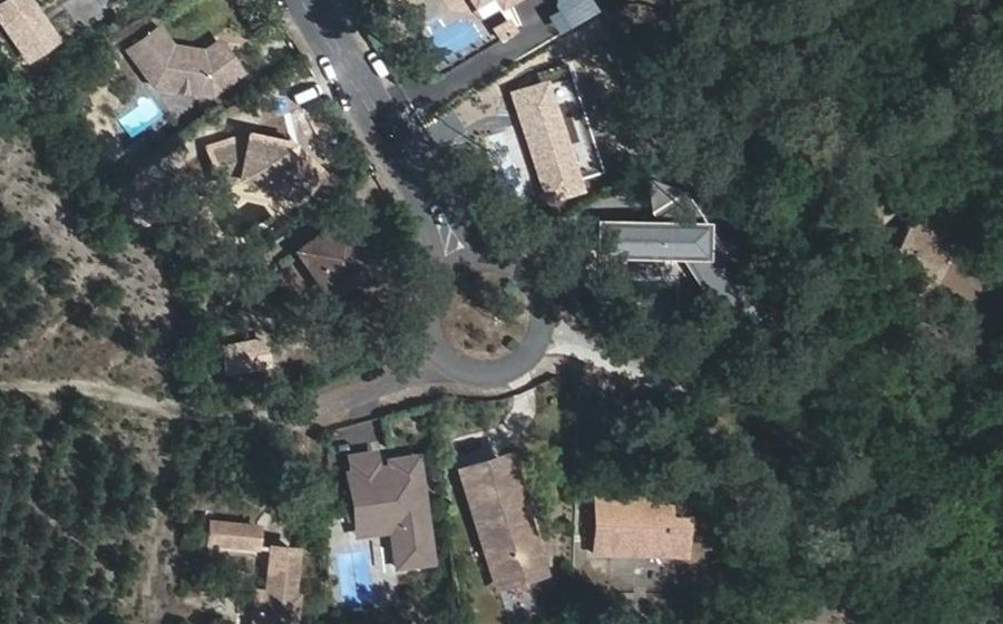 Vue aérienne du Rond-point anonyme n°172637600