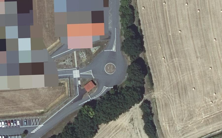 Vue aérienne du Rond-point anonyme n°172639187