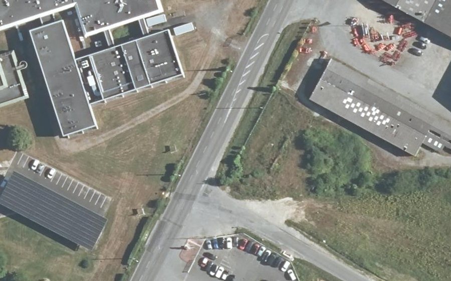 Vue aérienne du Rond-point anonyme n°172657833