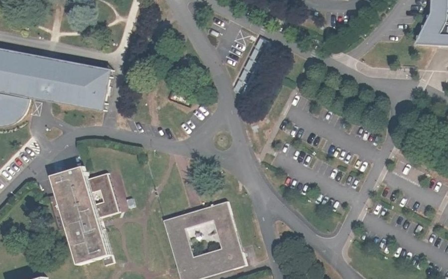 Vue aérienne du Rond-point anonyme n°172667256