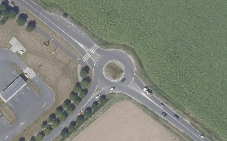Vue aérienne du Rond-point anonyme n°172682189