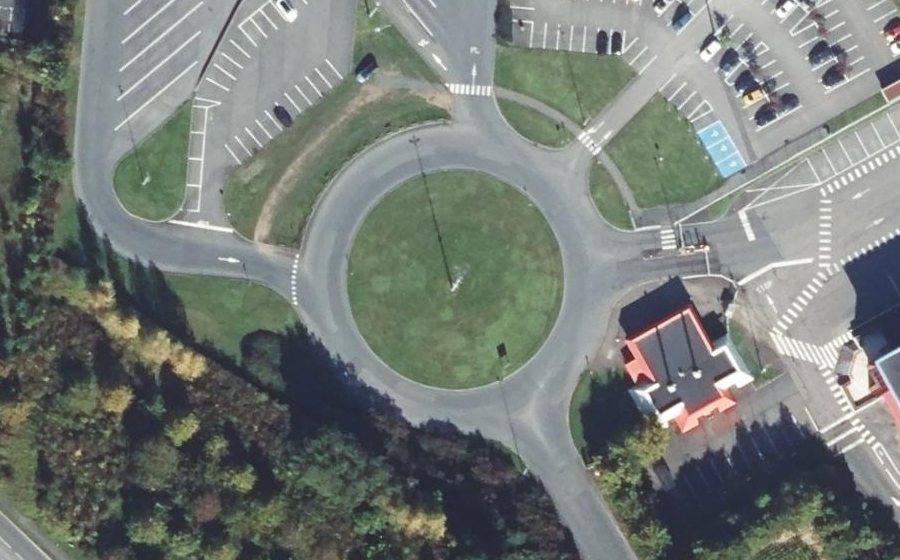 Vue aérienne du Rond-point anonyme n°172684098